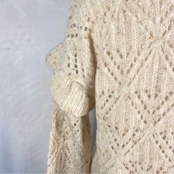 Old Navy Ruffle Sleeve Chunky Knit Oatmeal Sweater size Medium M 742590 - Picture 4 of 9